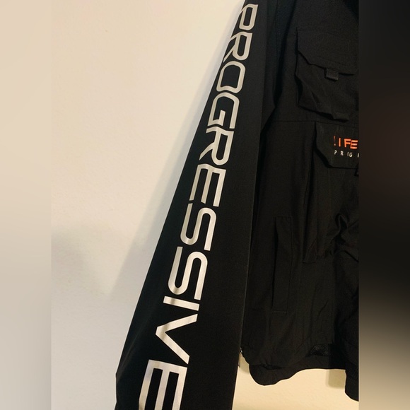 LIFE CODE
J03. BLACK PULLOVER WINDBREAKER
Like New Condition - Picture 10 of 10